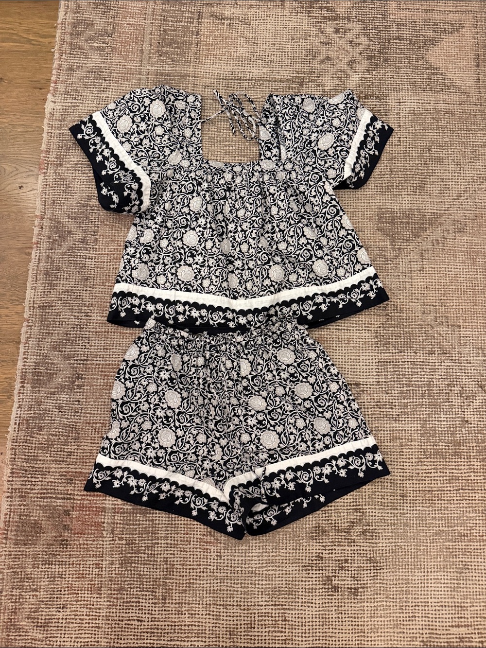 Universal Thread Black & White Floral Short Sleeve Pajama Set